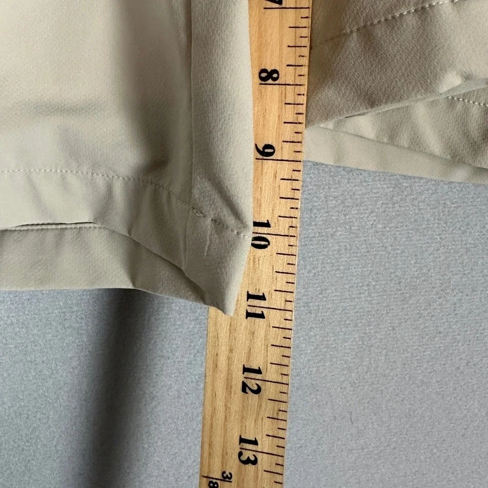 Under Armour Shorts Mens 30 Tan Beige Golf Chinos Flat Front Casual Golfing Logo